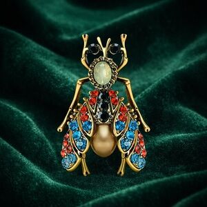 Vintage Luxe Crystal Beetle Brooch – Gold Tone, Multicolor Rhinestone Insect Pin